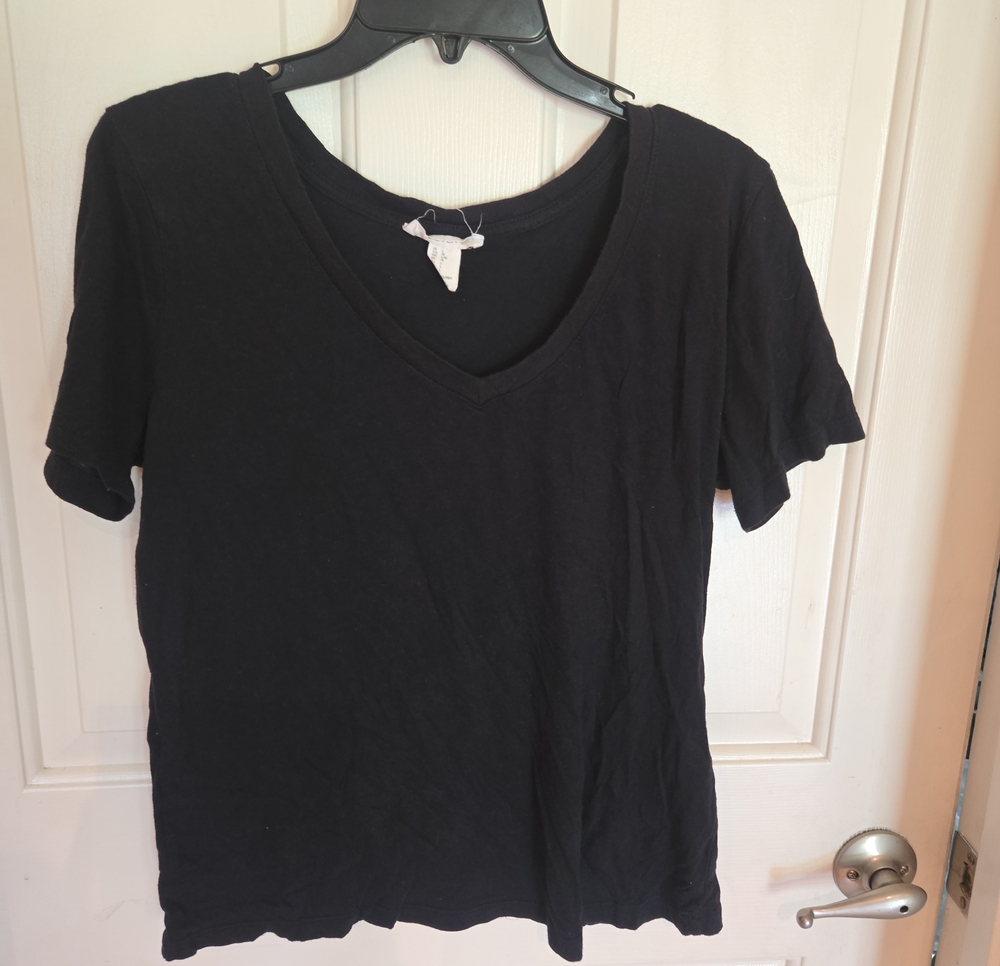 Forever 21 Black V-Neck Short Sleeve Tee